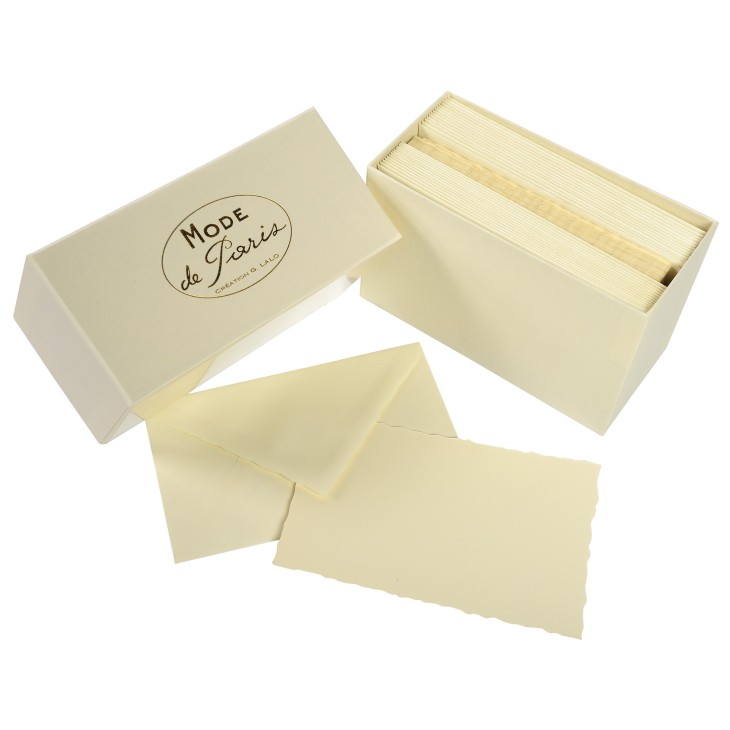 Coffret de correspondance "Mode de Paris". Format: 9,7 x 15,2 cm + 10 x 15,8 cm